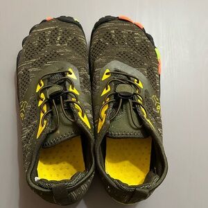 Women’s Camouflage Hiking Shoes, size 7 (37 EU).